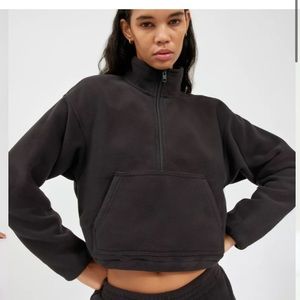 Aritzia polar half-zip (black, xxs)
